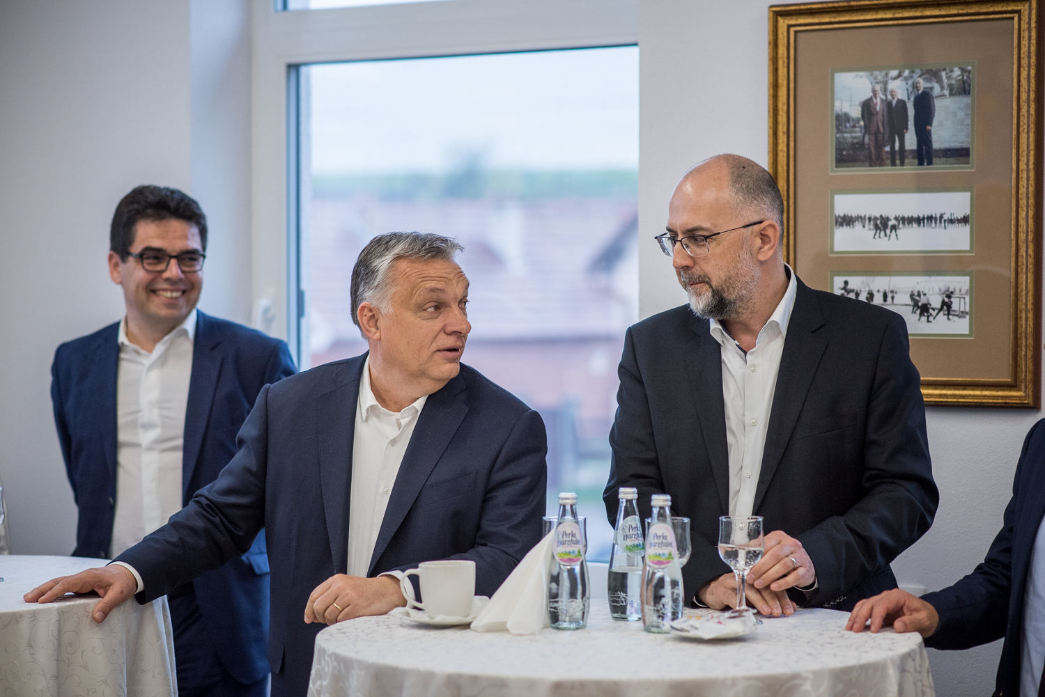 Orbán Viktor előbb az orvosi és metodikai központot látogatta meg.