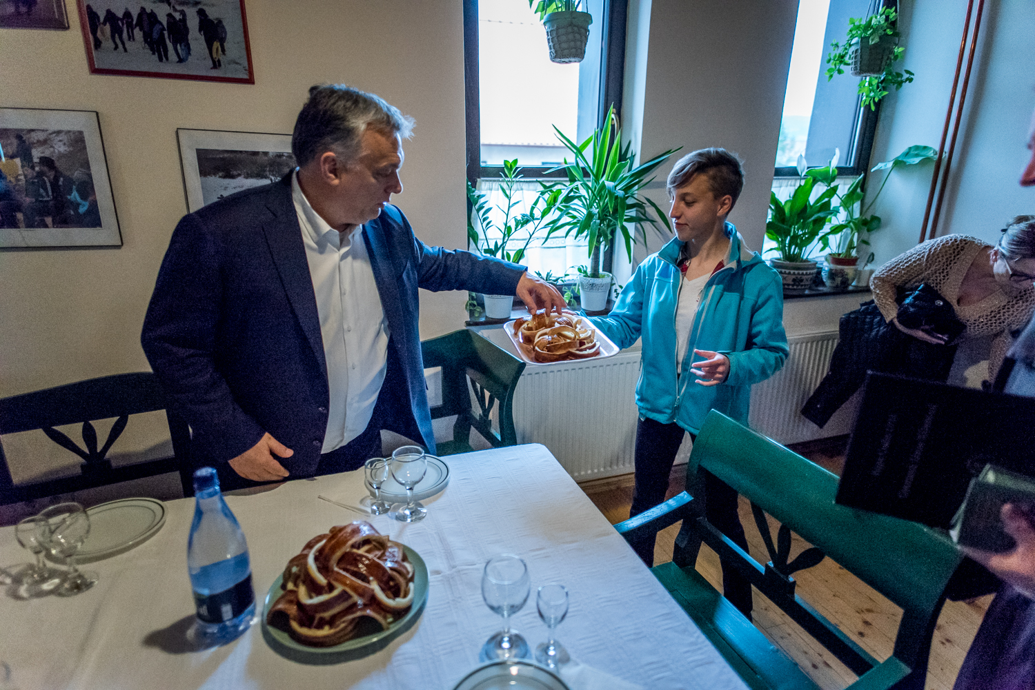 Orbán Viktor kürtős kalácsot kapott uzsonnára.