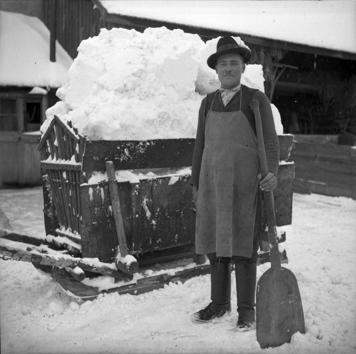 Tél egy hóstáti udvarban 1940 és 1950 között. A Kriza János Néprajzi Társaság képarchívumából (Kós Károly hagyatéka)