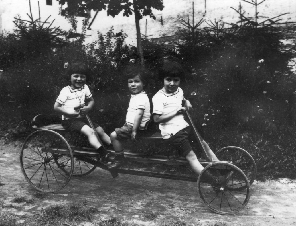 Gyerekek az első világháború előtt. Vákár László felvétele (a Tarisznyás Márton Múzeum gyűjteményéből).
