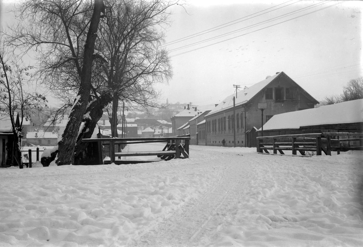 Forrás: Erdélyi Audiovizuális Archívum/Orbán család. A Bem utca (ma George Coşbuc) télen 1917. február 5-én, délután 3.45-kor.