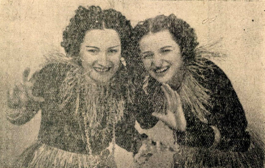 Vasvári Olga és Vargha Manci, mint „néger lányok” az Árvaleánynevelő Otthon 1938. február 26-i álarcosbálján.