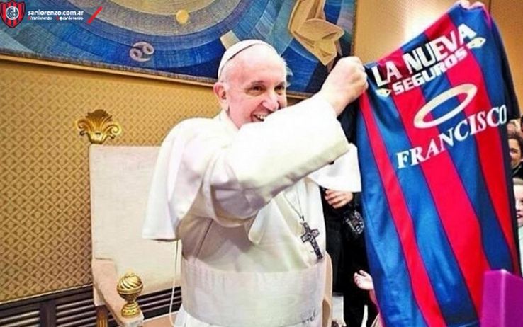sport calcio estero papa francesco maglia san lorenzo 03 ansa
