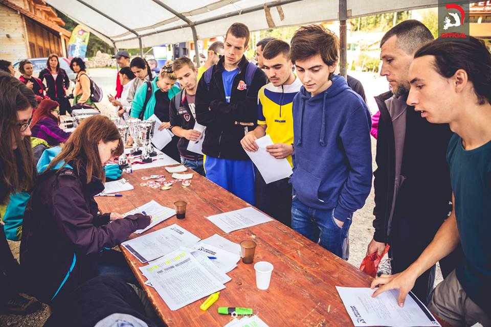 Itt nem az számít, hogy ki lesz az első vagy második – mindenkinek saját magát, a saját korlátait, esetenként félelmeit kell felülmúlnia. A jelentkezni szeptember 19-én reggel 8 órától lehet a Gyilkostó Hotel parkolójában. 