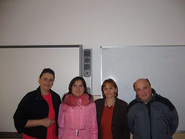 gagauz Lidia Ostas balról a második a Ghibu-líceum magyar tagozatán