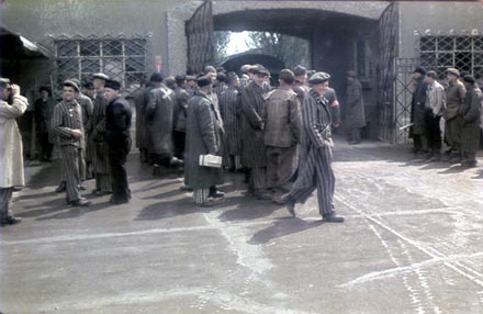 Color-Photographs-of-Life-in-The-First-Nazi-Concentration-Camp-1933-11