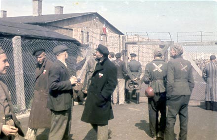 Color-Photographs-of-Life-in-The-First-Nazi-Concentration-Camp-1933-12