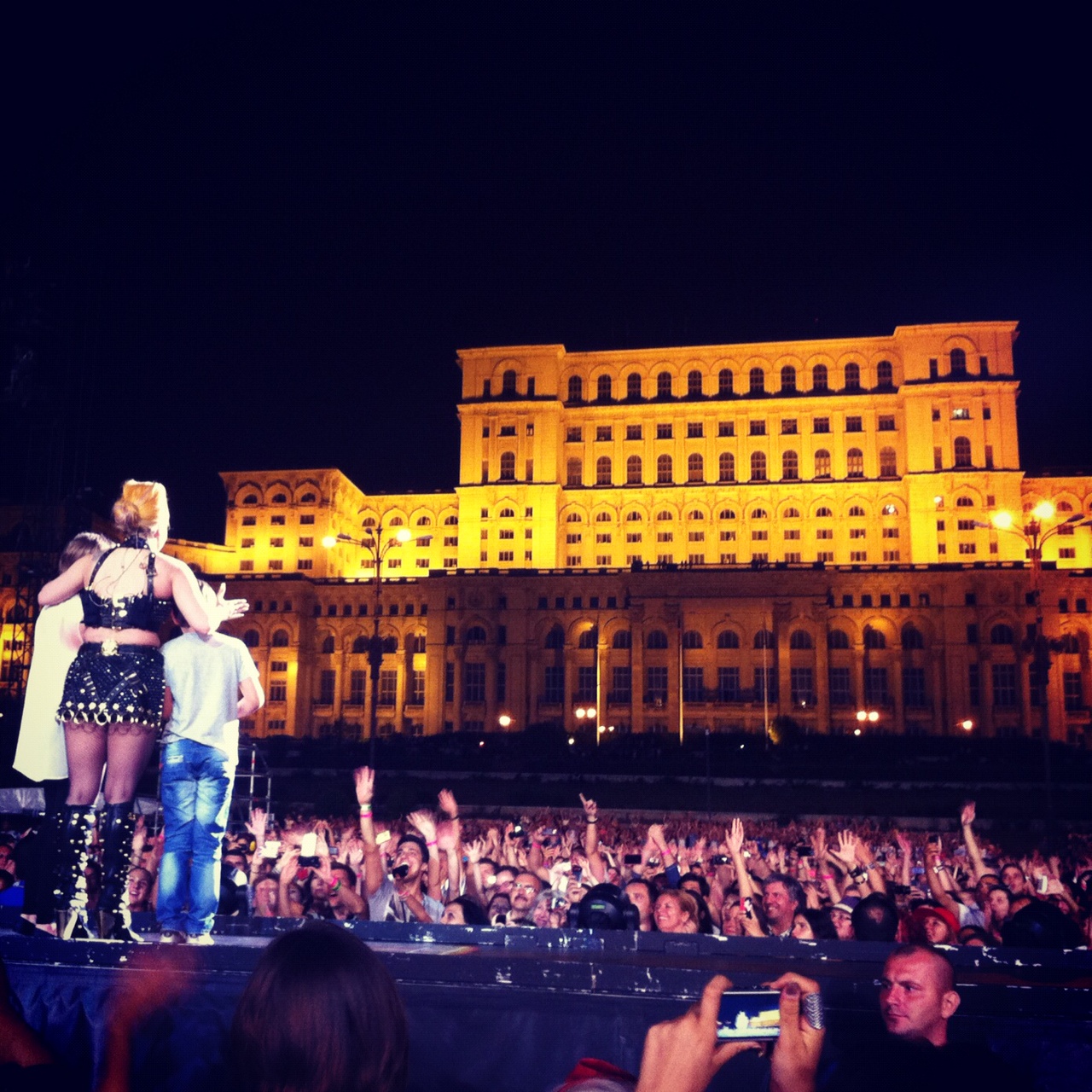Lady Gaga - live in Bucharest  ketgyerek