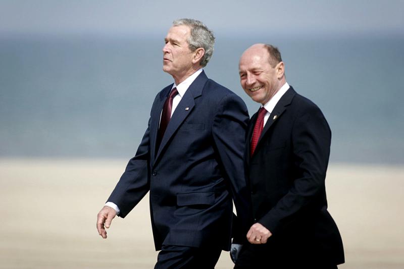 George W. Bush-sal a tengerparti Neptunban 2008. április 2-án. 