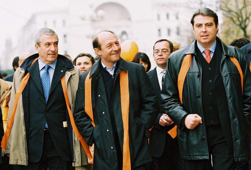 A D. A. Szövetség társelnökével, Călin Popescu Tăriceanuval és Adrian Cioroianuval egy temesvári kampányrendezvényen 20014. november 13-án. 