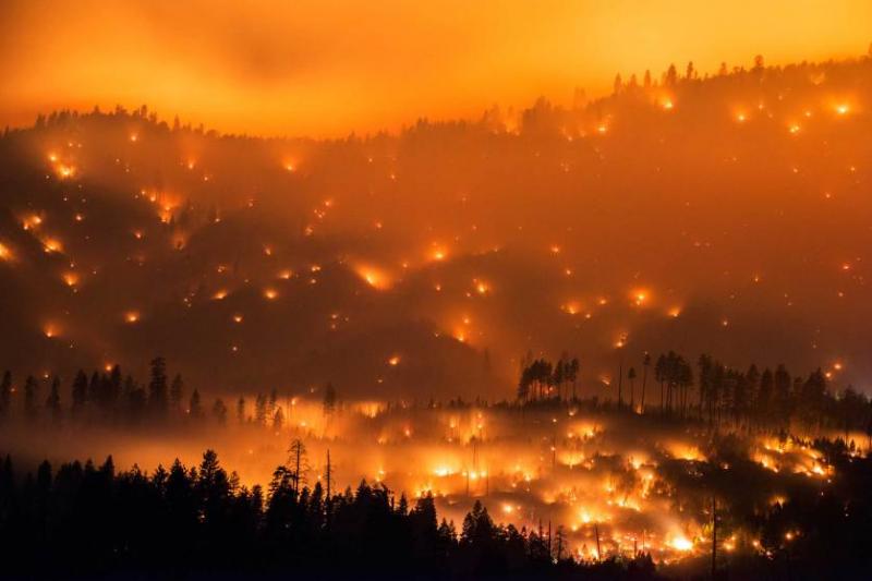 Az El Portal tűz pusztít a Stanislaus Nemzeti Erdőben és a Yosemite Nemzeti Parkban. 2014. július 27.