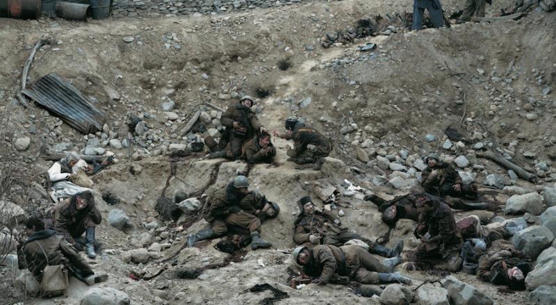 #4 Halott katonák beszélgetnek – Jeff Wall (1992) 3,7 millió dollár