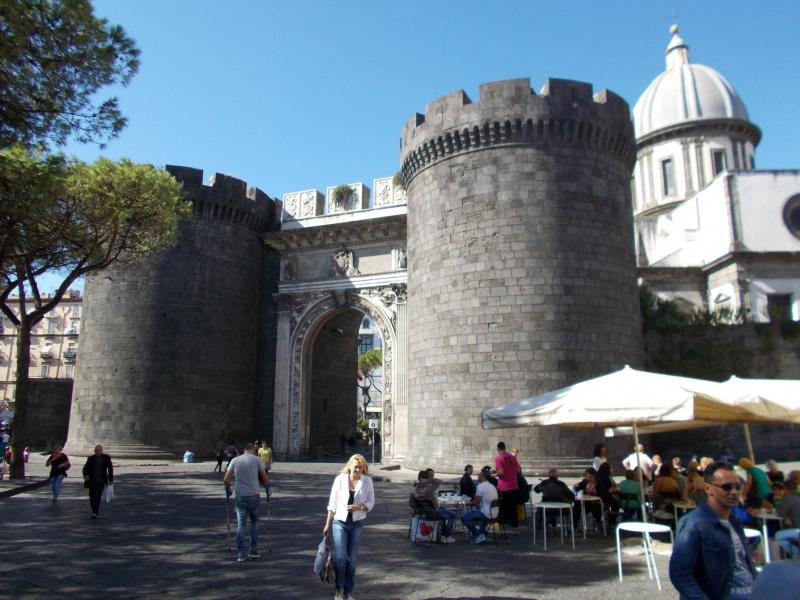 Az 1484-ben emelt Porta Capuana