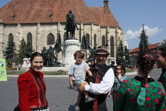 Vajdaságból jött Kolozsvárra ez a táncos-család, hogy fellépjen a Szenti István-napi találkozón