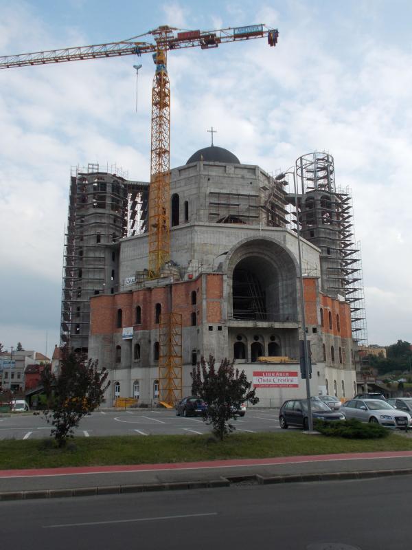 A kolozsvári görög-katolikusok egytizede befér majd a túlméretezett, bizarr architektúrájú katedrálisba.