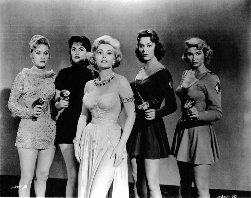 1958-ban vonzó űrlényt alakított a Queen of Outer Space című B-kategóriás sci-fiben | fotó: golobthehumanoid.com