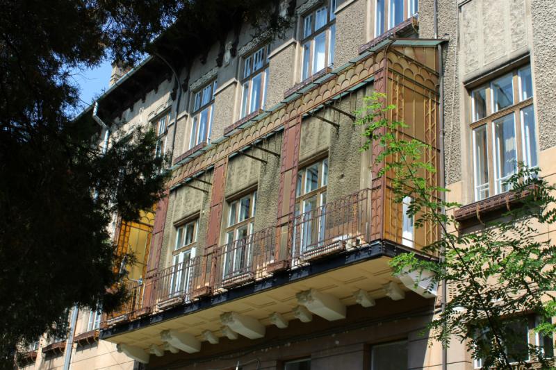 Erre az erkélyre nézett az iskolanővérek lakótere, ahol ma a görög tanszék termei működnek