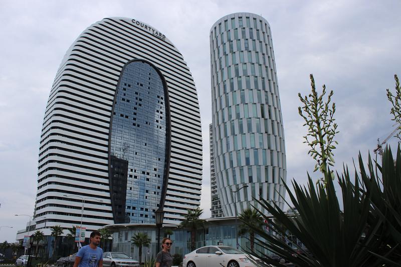 Toronyházak Batumi újvárosában