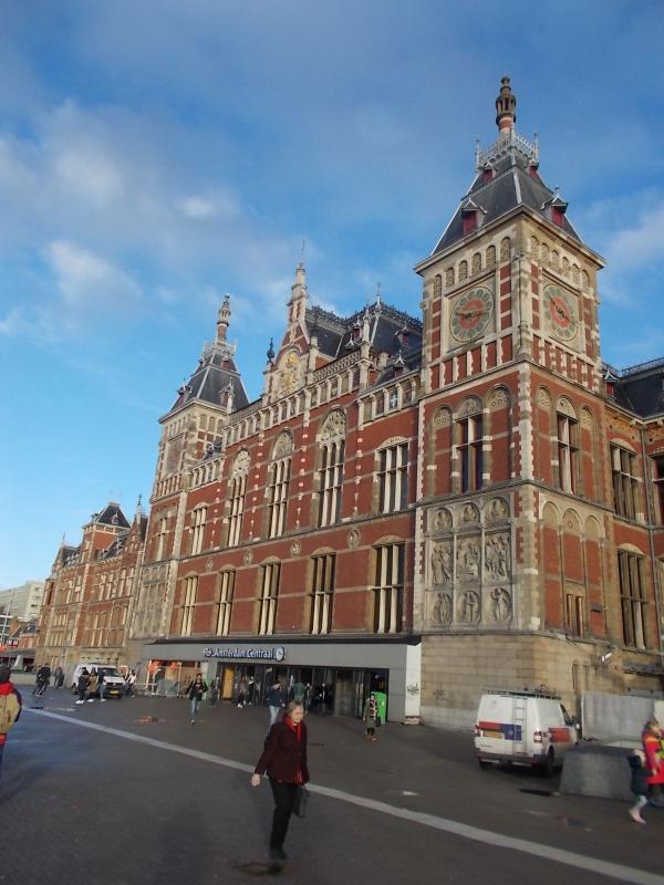 Nem főúri palota, csak az amszterdami főpályaudvar