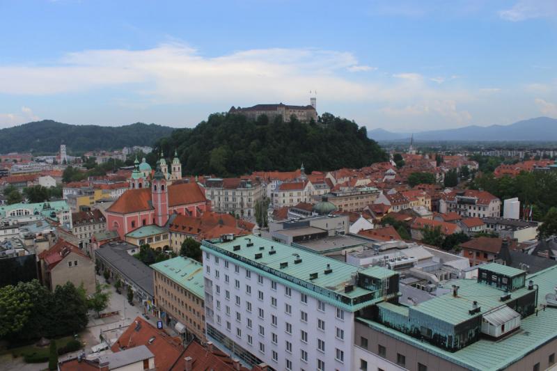 Ljubljana és a Várhegy a Balkán első, 1933-ban átadott felhőkarcolójából | fotó: Zsizsmann Erika
