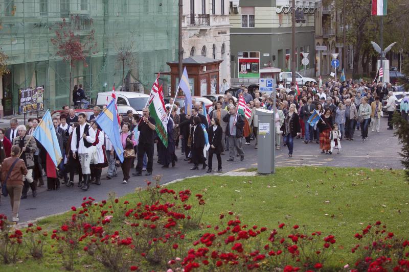 A háromszéki rendezvénnyel egy napon megrendezett szimpátiatüntetés Nagykanizsán a Deák téren.
