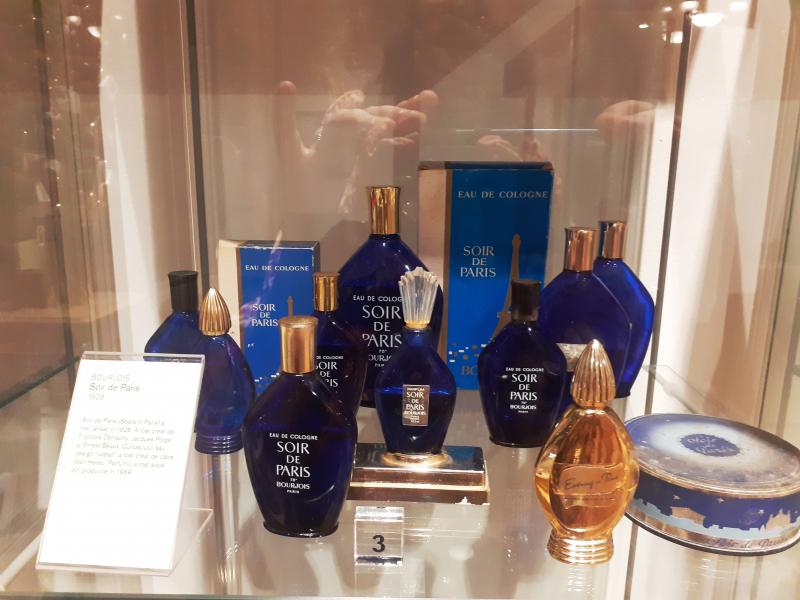 A párizsi parfümök az időszakos kiállítás részei