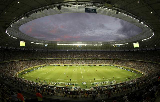 Az 1973-ban épült stadion számos átalakítást élt már meg, nem sokkal az átadás után újabb lelátókat építettek hozzá, aminek köszönhetően például 1980-ban 118 ezren tekinthették meg élőben a Brazília–Uruguay mérkőzést. 2002-ben a lelátókat befedték, ekkor 
