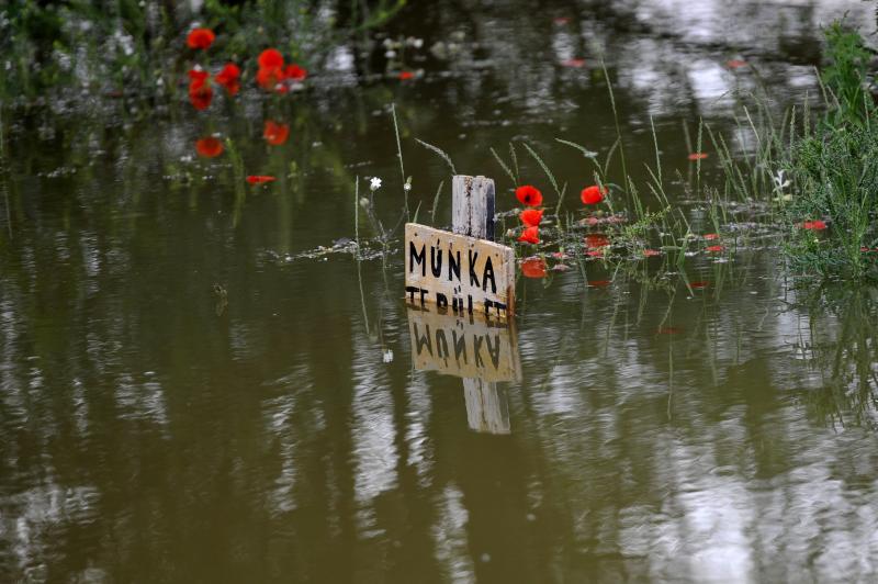 A Duna áradása miatt elöntött terület a Komárom-Esztergom megyei Táton