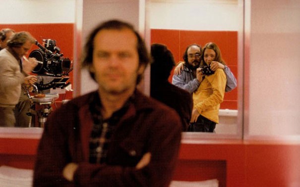 Ragyogás – Stanley Kubrick szelfizik a lányával, miközben Jack Nicholson pózol