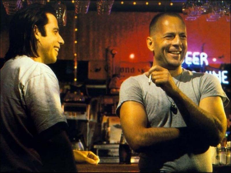 Ponyvaregény – John Travolta és Bruce Willis kacarásznak a jelenetek közti szünetben