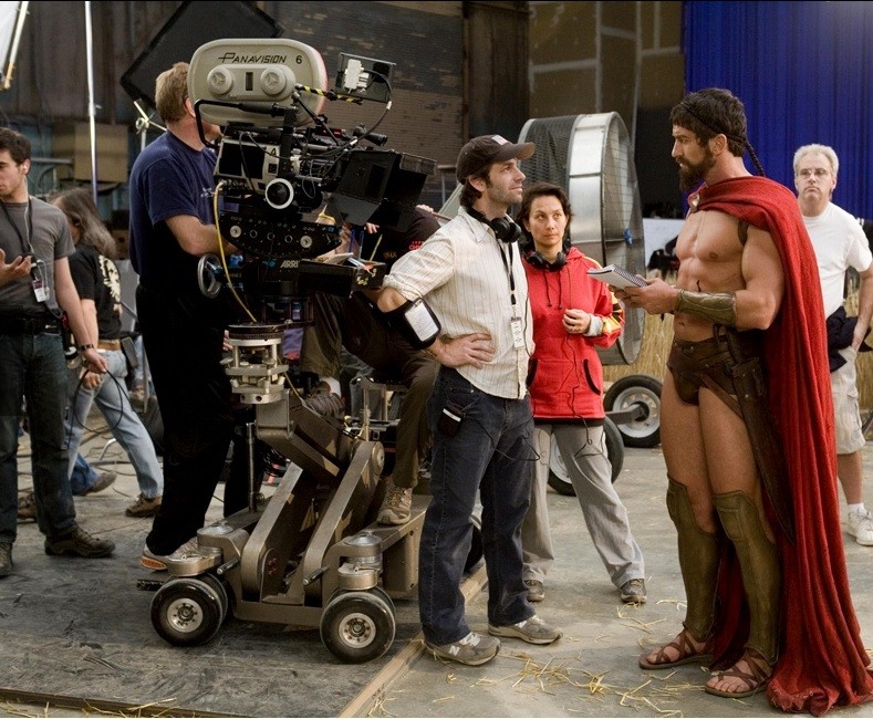 300 – Zack Snyder rendező kicsikének tűnik Leonidas mellett