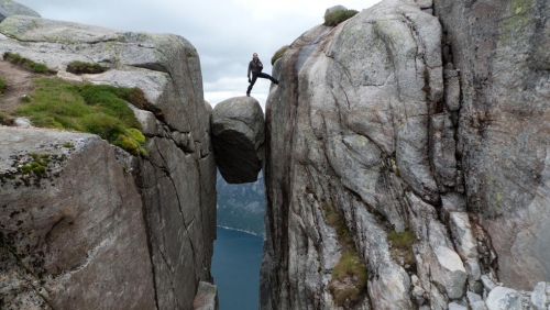 A Kjeragbolten-szikla (Norvégia)